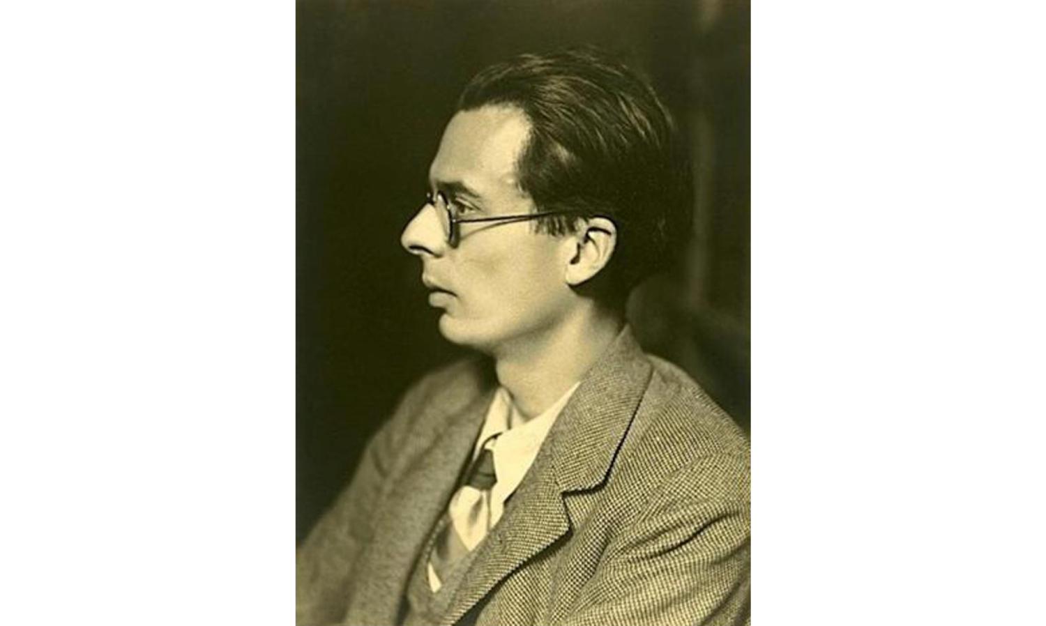 Aldous Huxley fotografato da Henri Manuel nel 1925.