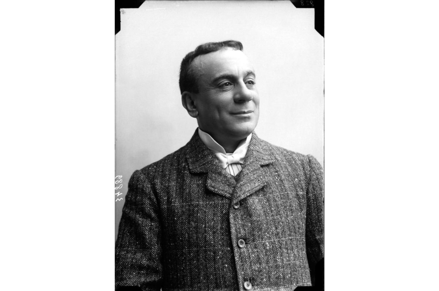 Eduardo Scarpetta in una fotografia di Mario Nunes Vais. 