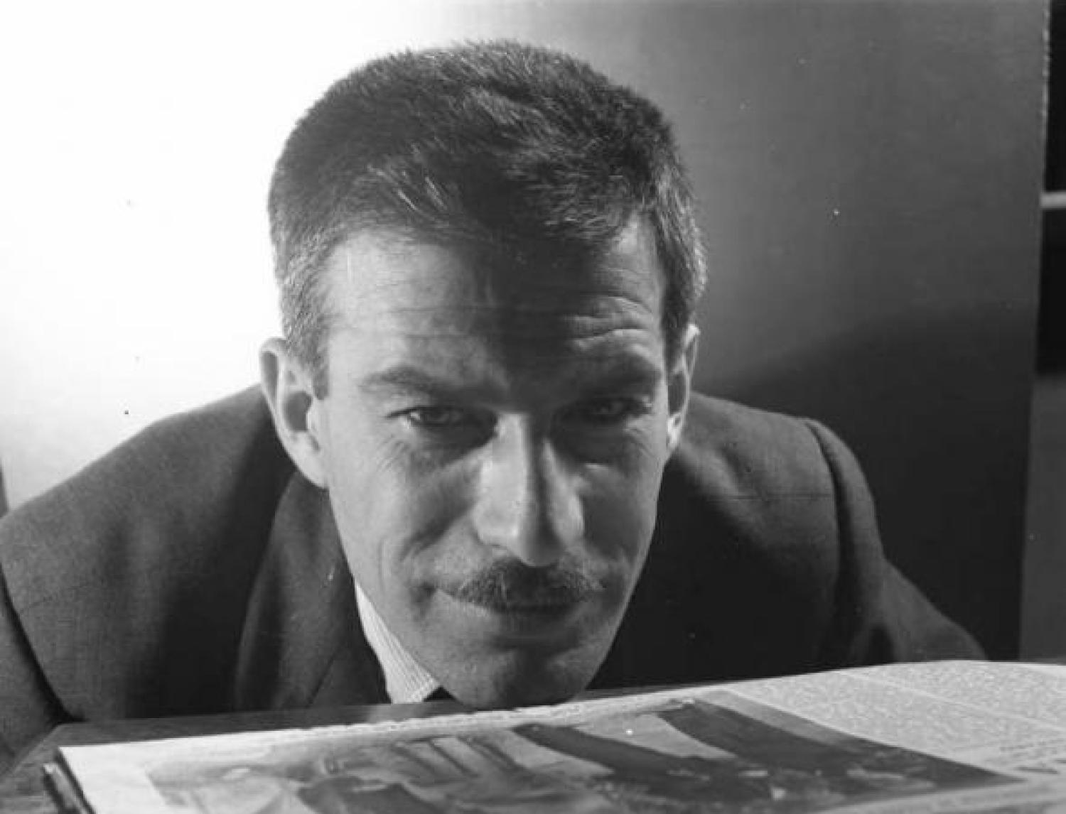 Elio Vittorini fotografato da Federico Patellani nel 1949.