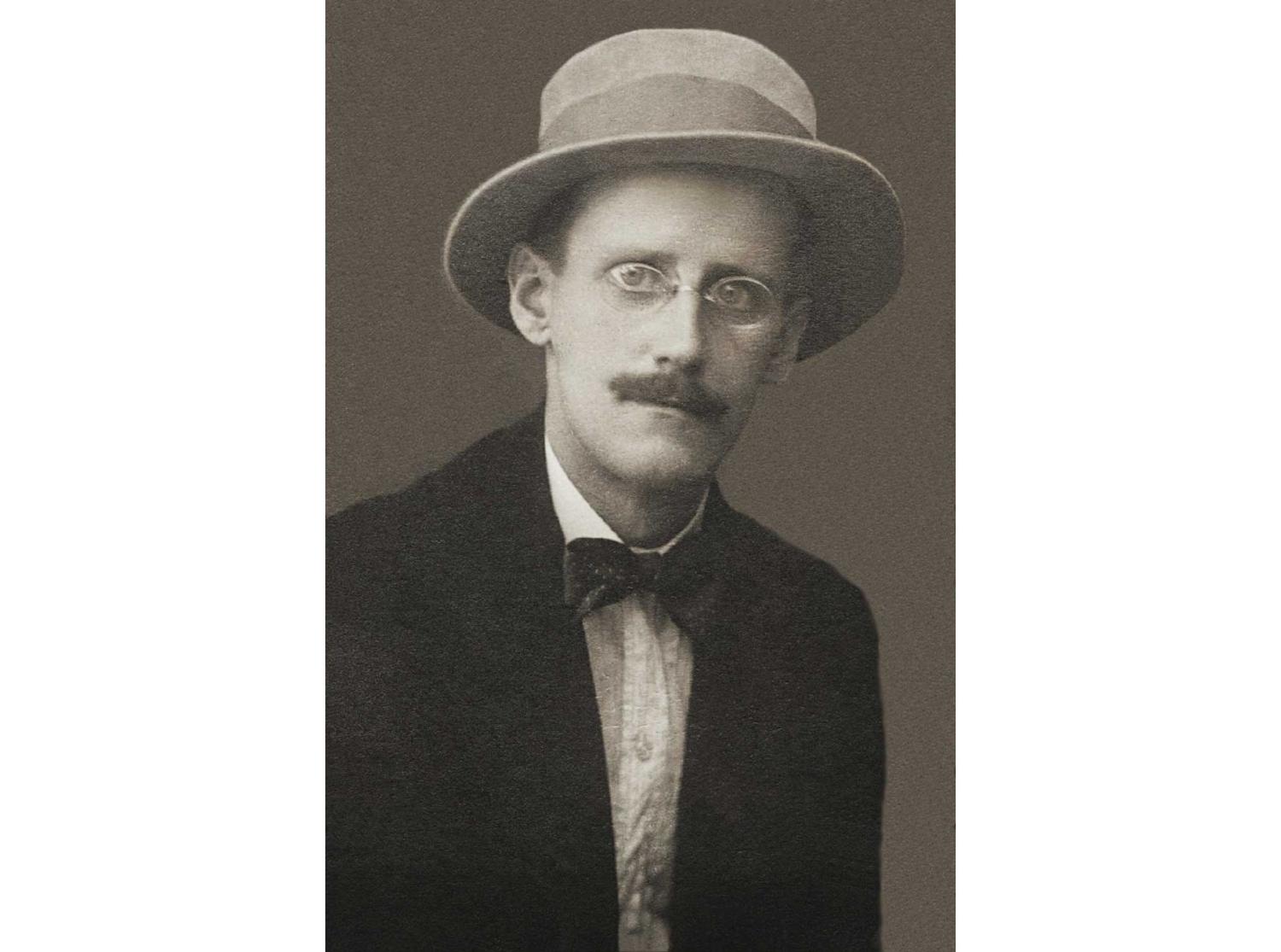 James Joyce fotografato da  Alex Ehrenzweig, 1915.